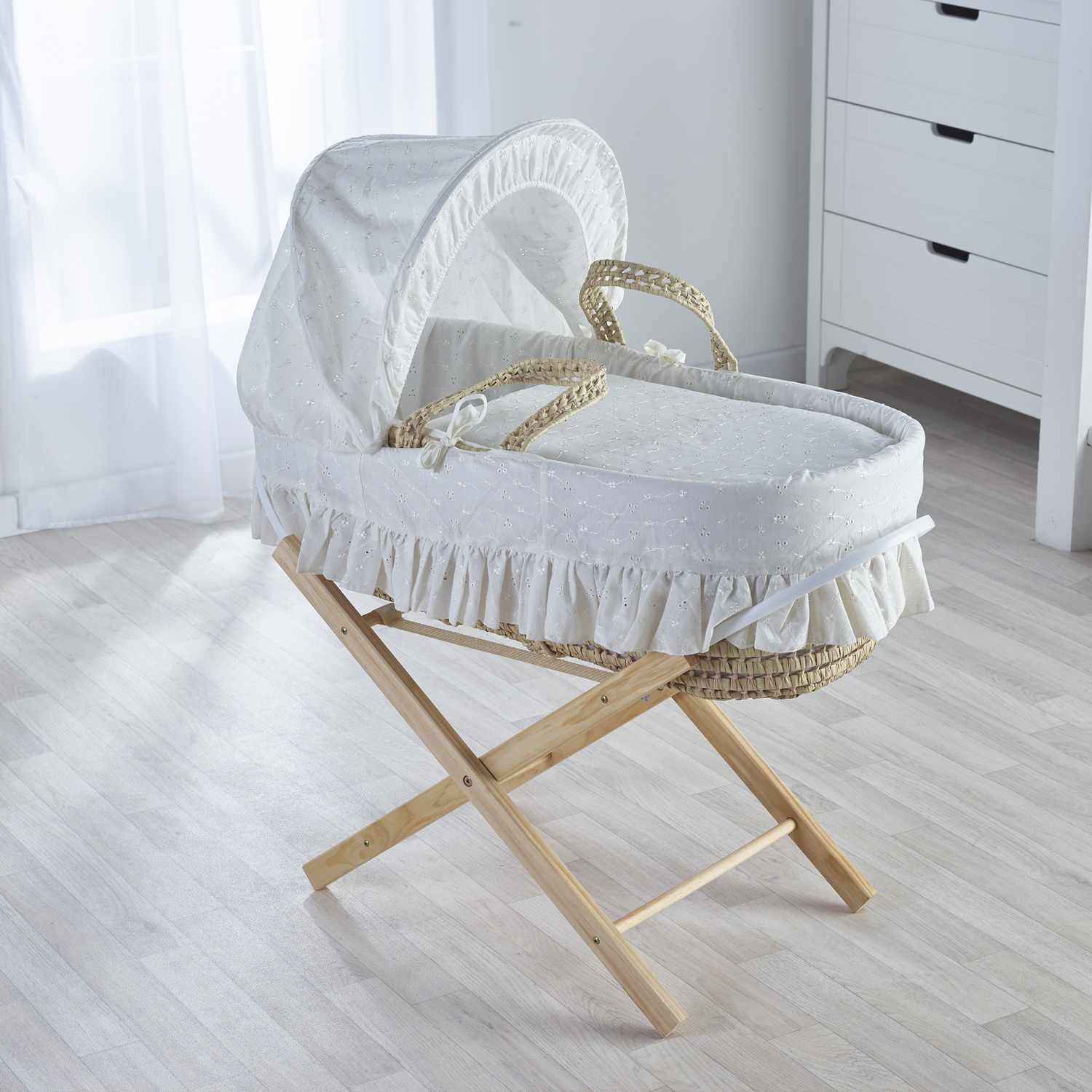 Broderie Anglaise Cream Moses Basket - White 3 Broderie Anglaise Cream Moses Basket - White